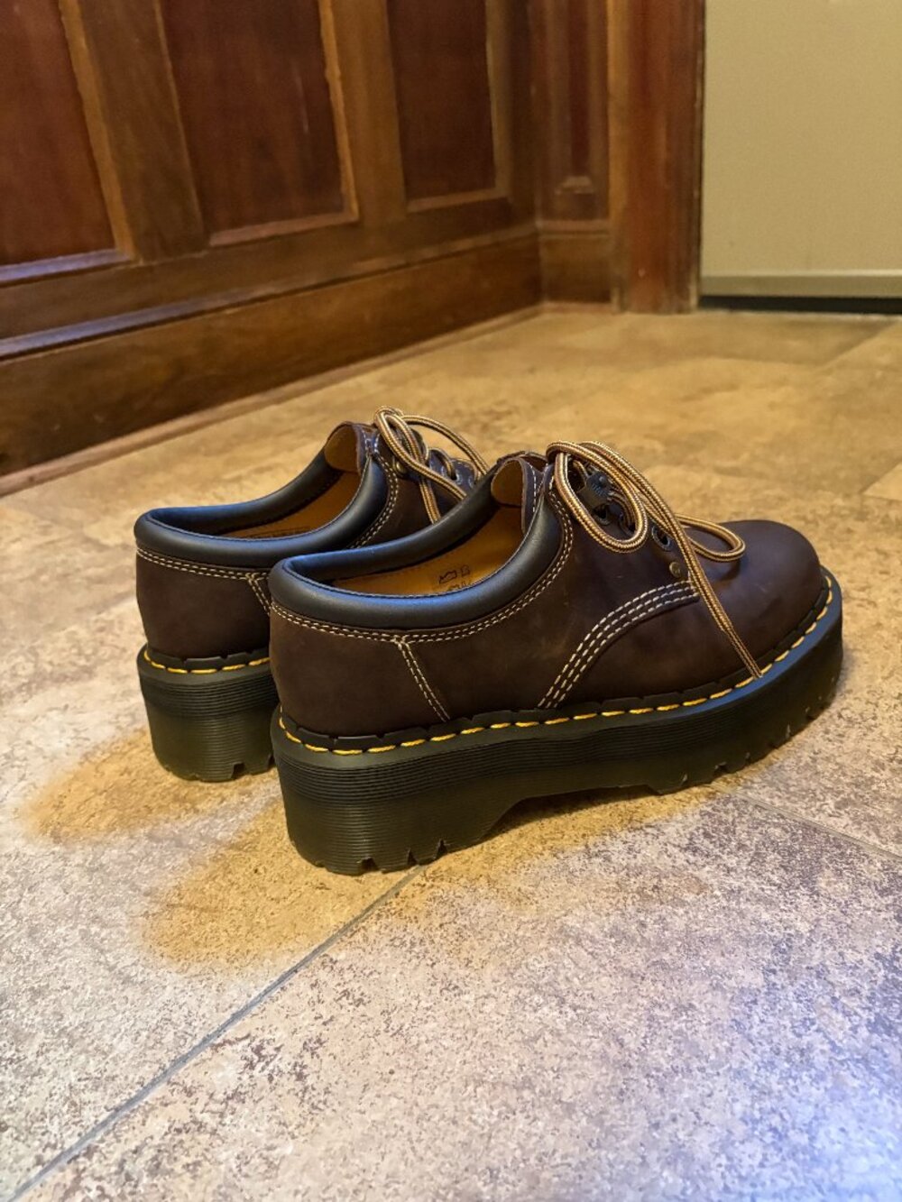 Dr. Martens 8053 Arc Casual Shoe Dark Brown Size 6M/7W